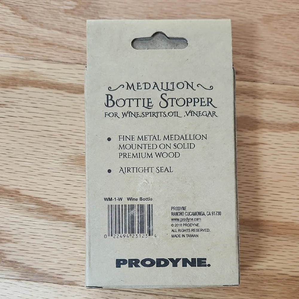 NIB Prodyne Medallion Bottle Stopper